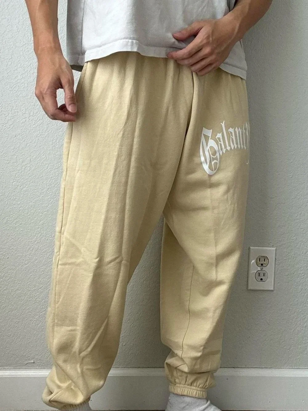 Galanty Logo Essential Graphics Cream Sweatpants